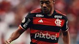 Flamengo vence o Criciúma e se aproxima do líder