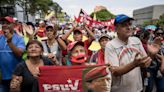 El chavismo marcha en Caracas contra el "golpismo, el bloqueo y la corrupción"