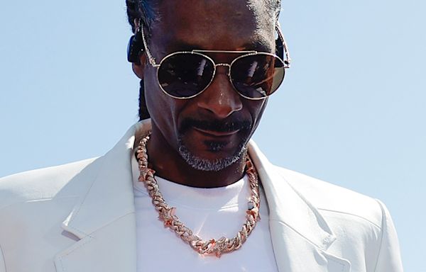 Snoop Dogg Drops It Like It's Hot at Olympics Closing Ceremony