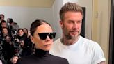 El inesperado look 'Kardashian' de Victoria Beckham: un vestizado negro de cuerpo drapeado