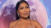 Yalitza Aparicio usa maxifalda perfecta que estiliza y achica cintura