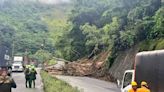 Puente festivo marcado por deslizamientos de tierra y cierre de vías en varias zonas del país