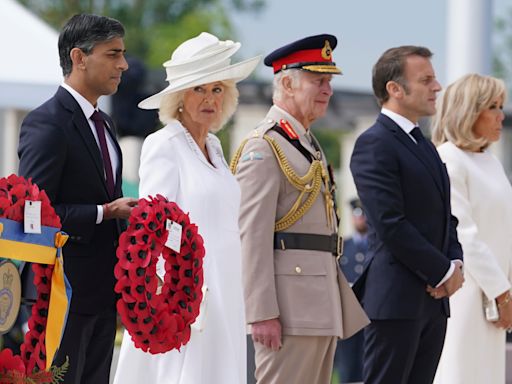 El rey Carlos III rinde homenaje a una generación que luchó, murió y esperó la libertad