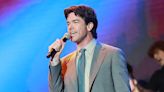 Live updates from John Mulaney's live Netflix Special Everybody's In LA