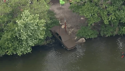 Body found in car pulled out of Cooper River in NJ, source says