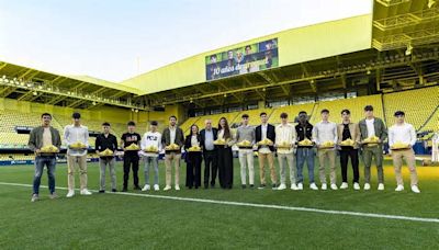 El Villarreal homenajea a los futbolistas que cumplen una década en el club