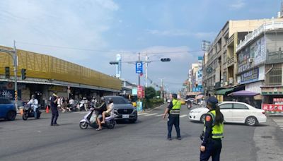華僑市場假日人多車多東港警呼籲遵守交通切勿違規 | 蕃新聞
