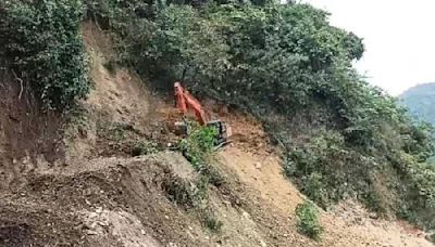 Landslides and rain delay NH10 restoration, Siliguri to Kalimpong route still closed