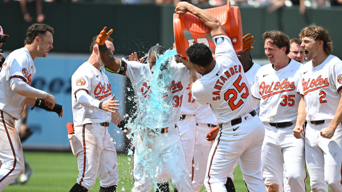 Orioles walk off Yankees to avoid sweep after wild comeback, head to All-Star break with slim lead in AL East