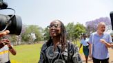 La escritora zimbabuense Dangarembga condenada por incitar a la violencia