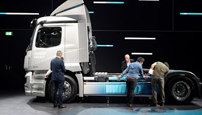 Daimler Truck shares fall after guidance warning