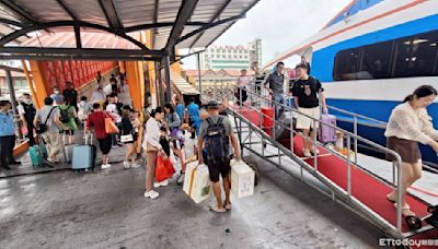 陸客廈門首發旅遊團抵金門 交長：盼中國解除來台禁令