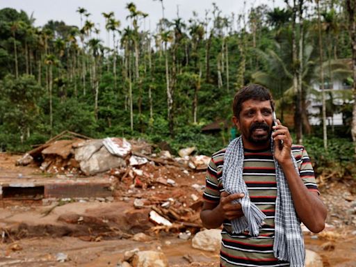 Indian soldiers building metal bridge to marooned area in Kerala landslides