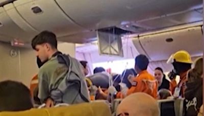 空中驚魂！ 新航波音客機遇嚴重亂流迫降曼谷1死71傷