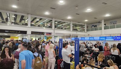 Airports and rail firms affected as IT outage causes transport chaos