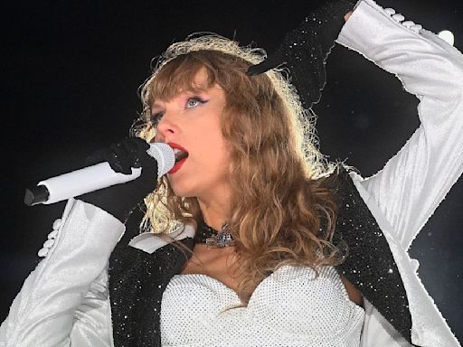 Taylor Swift fan goes viral for throwing RING into crowd at Eras Tour