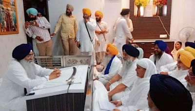 Crisis in Shiromani Akali Dal deepens, dissidents submit apology letter to Akal Takht