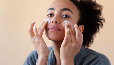 20 hidratantes faciais para cuidar da pele no outono-inverno 2024