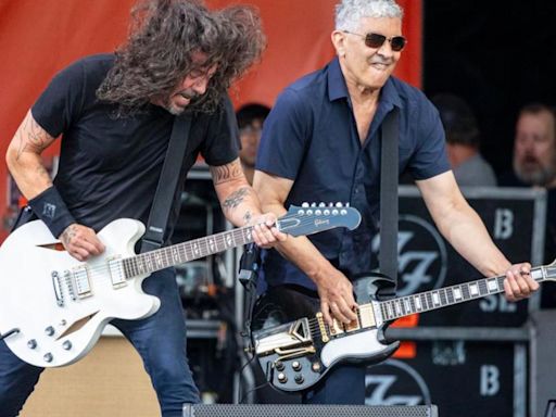 Dave Grohl rocks the stage on Jazz Fest Friday with the Foo Fighters