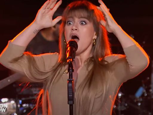 Kelly Clarkson tried to cover a classic rock song — and it almost ‘killed’ her. Watch her bloopers