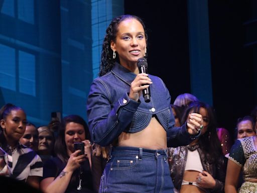 Alicia Keys Pops Champagne To Celebrate 'Hell's Kitchen' Musical's 13 Tony Award Nominations