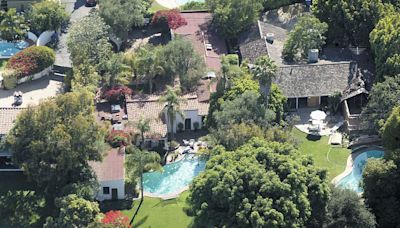 Heiress and TV Producer Hubby Sue for the Right to Tear Down Marilyn Monroe’s Home