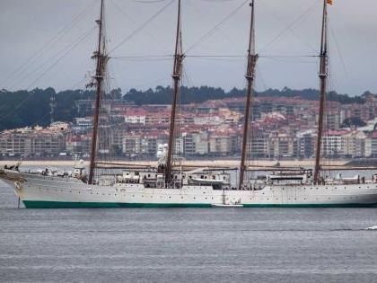 Llegada del buque escuela Juan Sebastián de Elcano a Marín