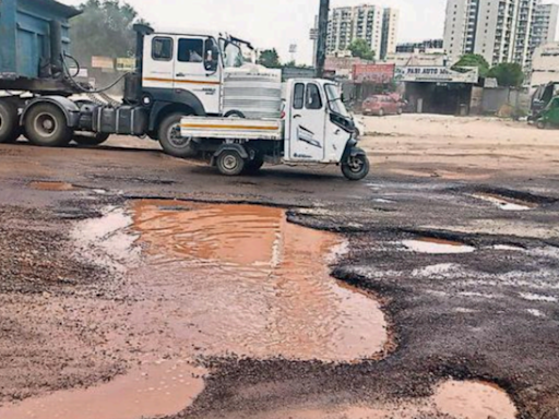 Gurgaon: Stretch on key NH8 link riddled with craters, commute a nightmare now | Gurgaon News - Times of India