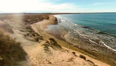 Cómo es El Doradillo, la playa argentina que está entre las 100 mejores del mundo, según un ránking global