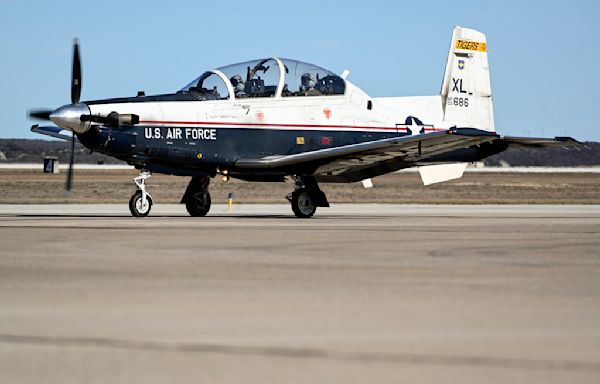 Air Force pilot dies after his ejection seat activated