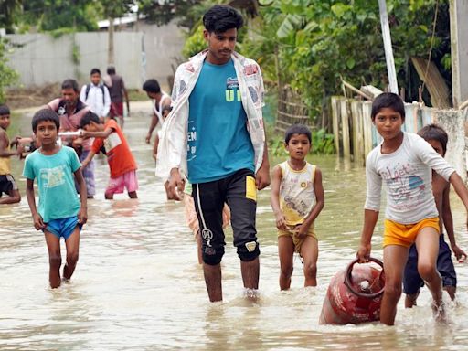 Assam floods: Flood situation critical, CM Himanta Biswa Sarma visits Dibrugarh