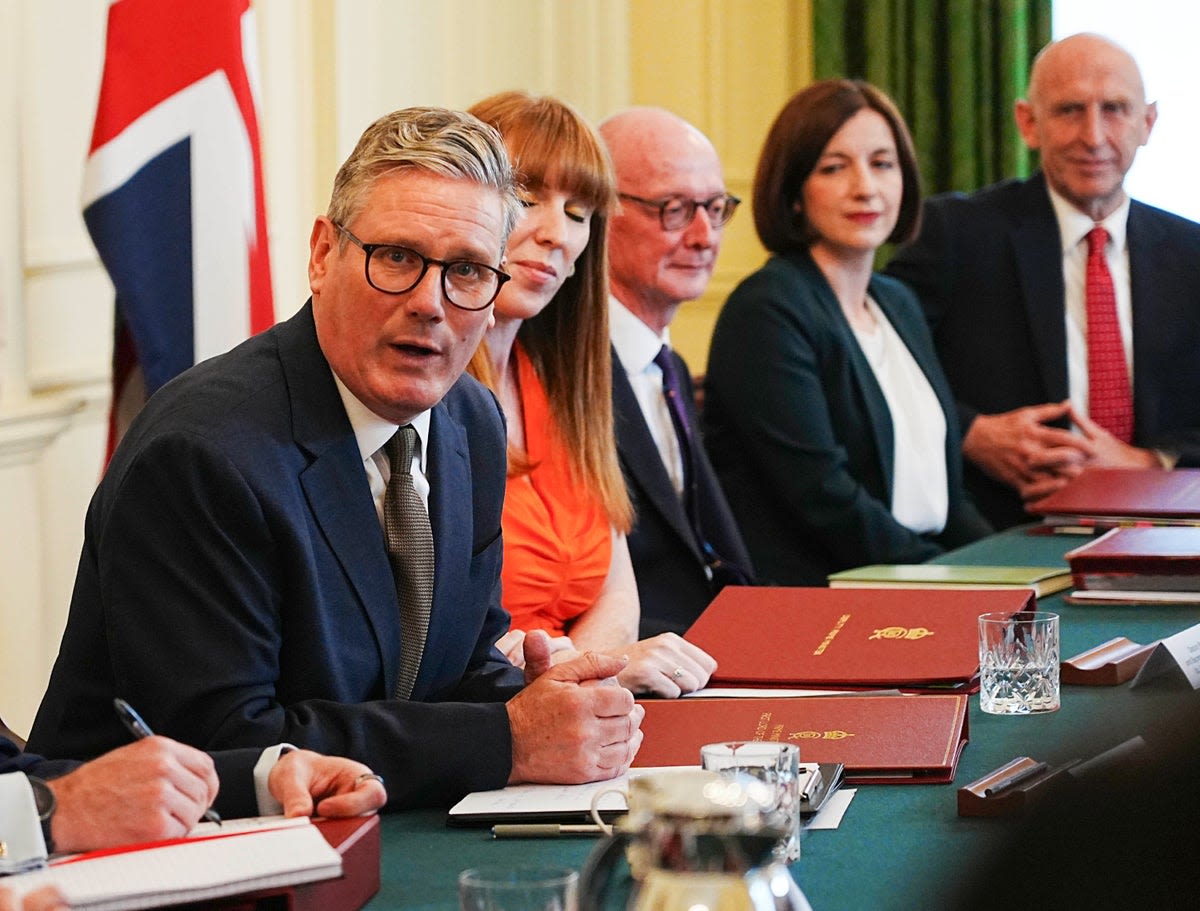 Keir Starmer holds press conference after first Labour cabinet meeting as Hunt drops from Tory contest - live