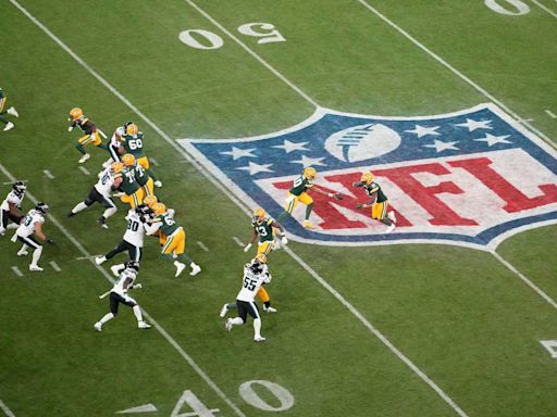 LeBron James, NFL World Rants About Slippery Field in Brazil for Eagles-Packers