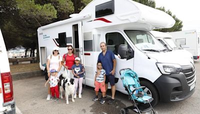 Las autocaravanas llegan sin parar a Gijón (en imágenes)