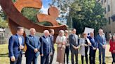 Salamanca rinde homenaje al colectivo de enfermería con la escultura 'Cuidar la vida'