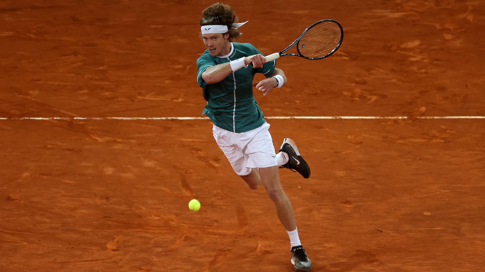 Andrey Rublev snaps Carlos Alcaraz’s Madrid streak, scores biggest win since 2022 | Tennis.com