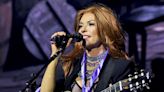 Shania Twain slips and falls on stage at Chicago concert