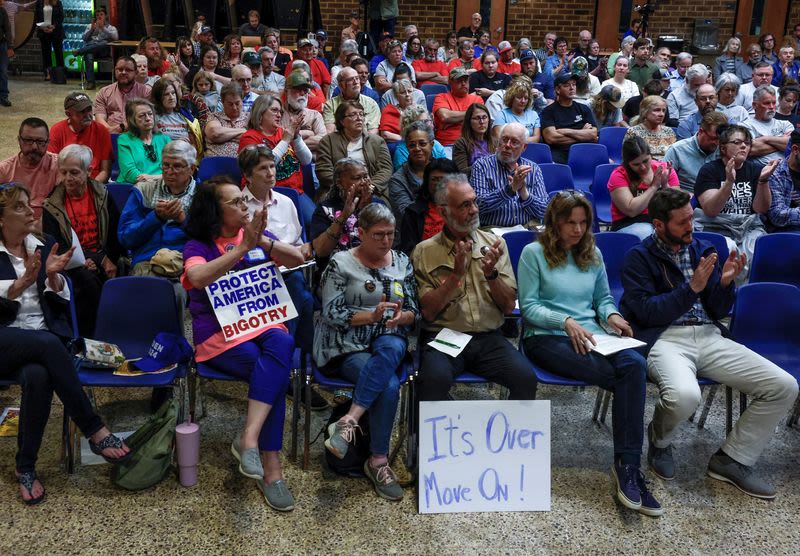 School board in Virginia votes to restore Confederate names