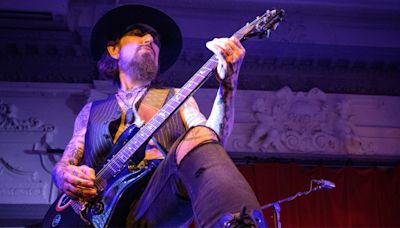 Dave Navarro has played with Jane’s Addiction for the first time in 3 years following his long Covid battle
