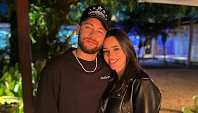 Neymar e Bruna Biancardi jantam juntos após nascimento de suposta filha do jogador; foto