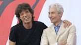 Mick Jagger rinde un homenaje a Charlie Watts en el aniversario de la muerte del baterista
