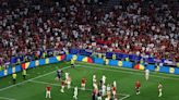 Dinamarca, a octavos de final tras empatar sin goles ante Serbia