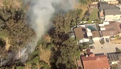 Brush fire erupts near homes in Tierrasanta