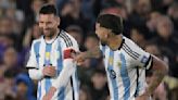 Argentina le ganó a Paraguay por 1-0 con un golazo de Nicolás Otamendi y el regreso de Lionel Messi y lidera las eliminatorias