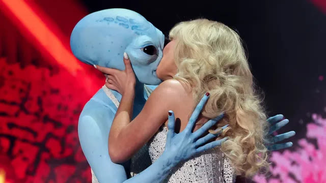 Sabrina Carpenter’s VMA Alien Makeout Session Has Us Wanting ET To Phone Home