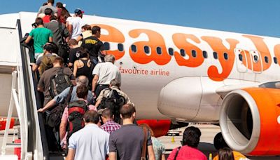 Ryanair and easyJet passengers could save up to £40 with simple shoe tips