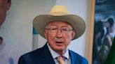 Embajador Ken Salazar lamenta muerte de mexicanos en accidente