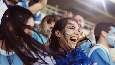 Los jóvenes argentinos se sienten orgullosos y esperanzados, según un estudio