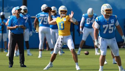 Oregon Ducks, LA Chargers QB Justin Herbert Impressing Early in Training Camp