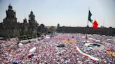 La concentración de la ‘Marea rosa’ en el Zócalo, en imágenes